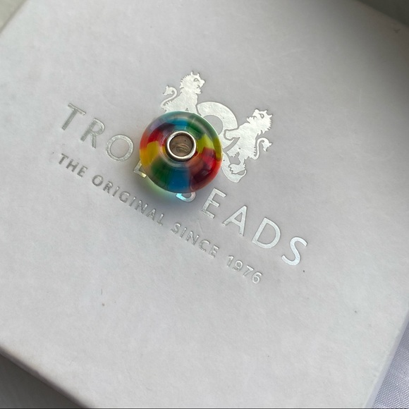 Rainbow Trollbead (RARE, Retired) - Picture 2 of 3